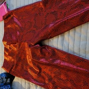 Stunning shiny snake skin pattern red cropped leggings